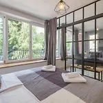 Industrial Look Apartment Top Centre + Free Parking