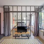 Industrial Look Apartment Top Centre + Free Parking